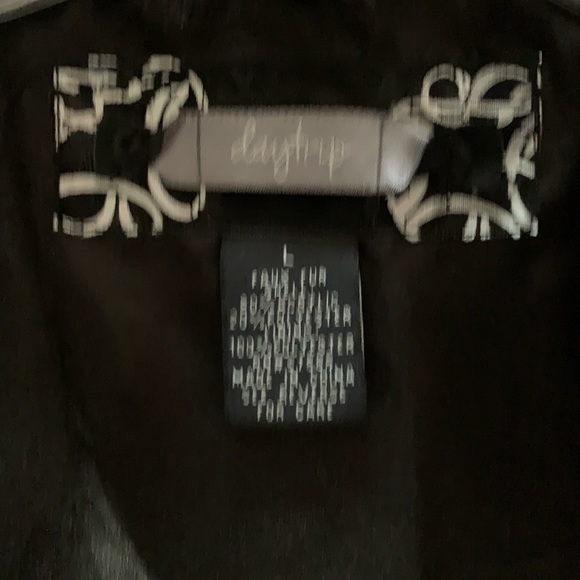 Daytrip (Buckle) Faux Fur Vest - Picture 5 of 6